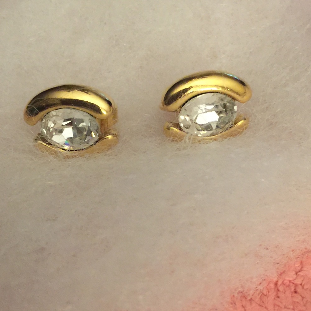 Vintage clip on Earrings / Trifari